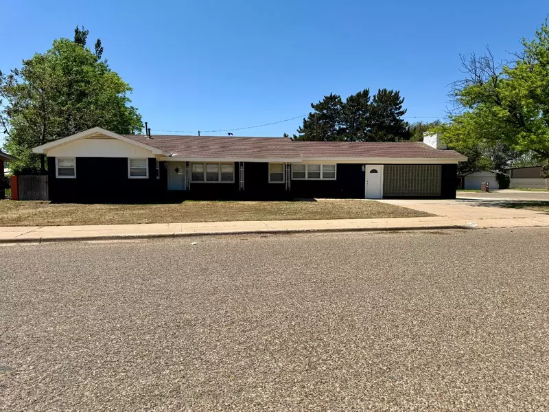 303 N Soland Avenue, Denver City, TX 79323