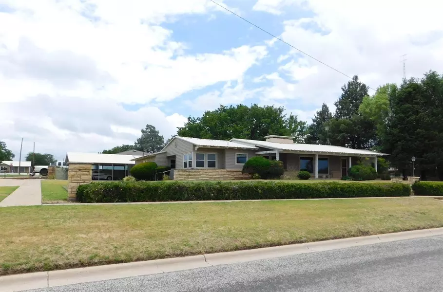 609 W 7th Street, Muleshoe, TX 79347