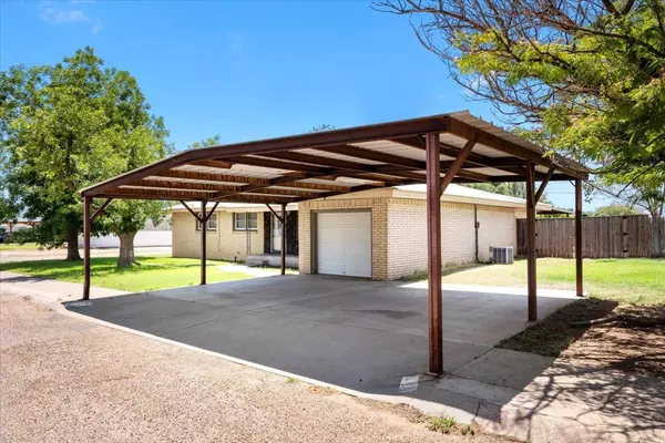 Plains, TX 79355,114 3rd Street