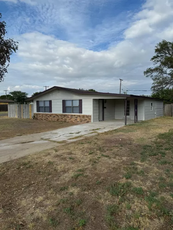 1320 Dallas Street, Plainview, TX 79072