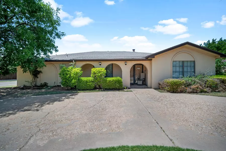 8512 Louisville Drive, Lubbock, TX 79423