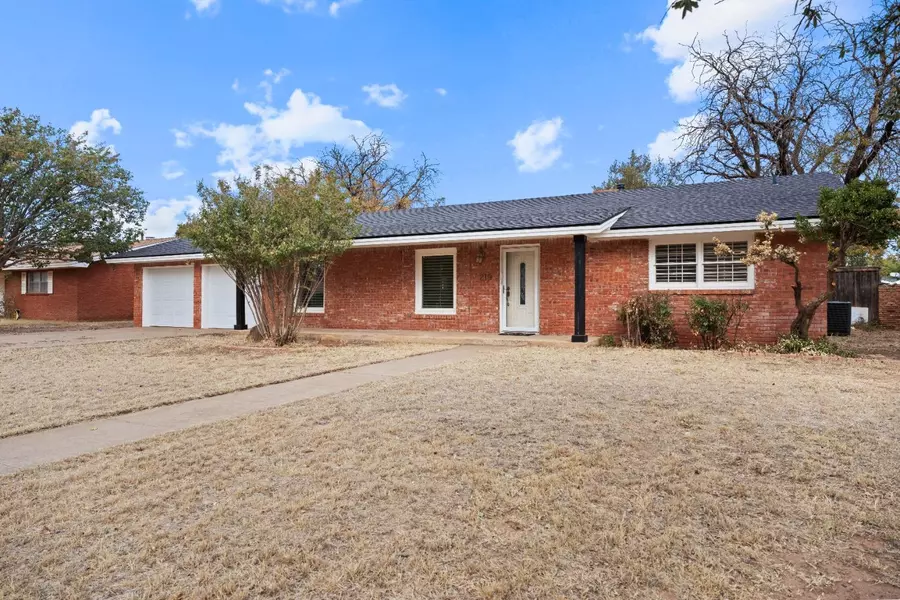 219 Willowwood Lane, Levelland, TX 79336