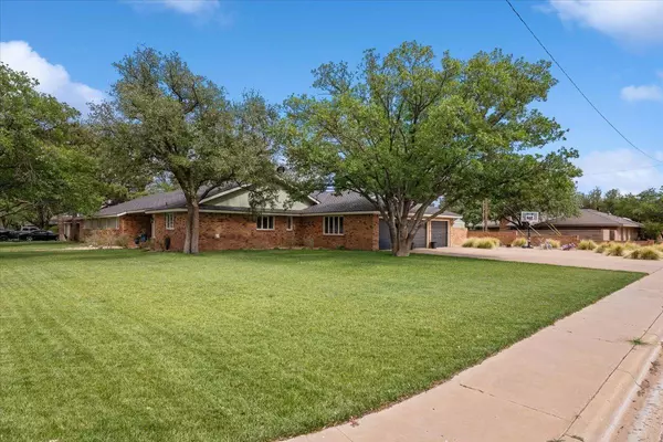 Levelland, TX 79336,318 Cottonwood Lane