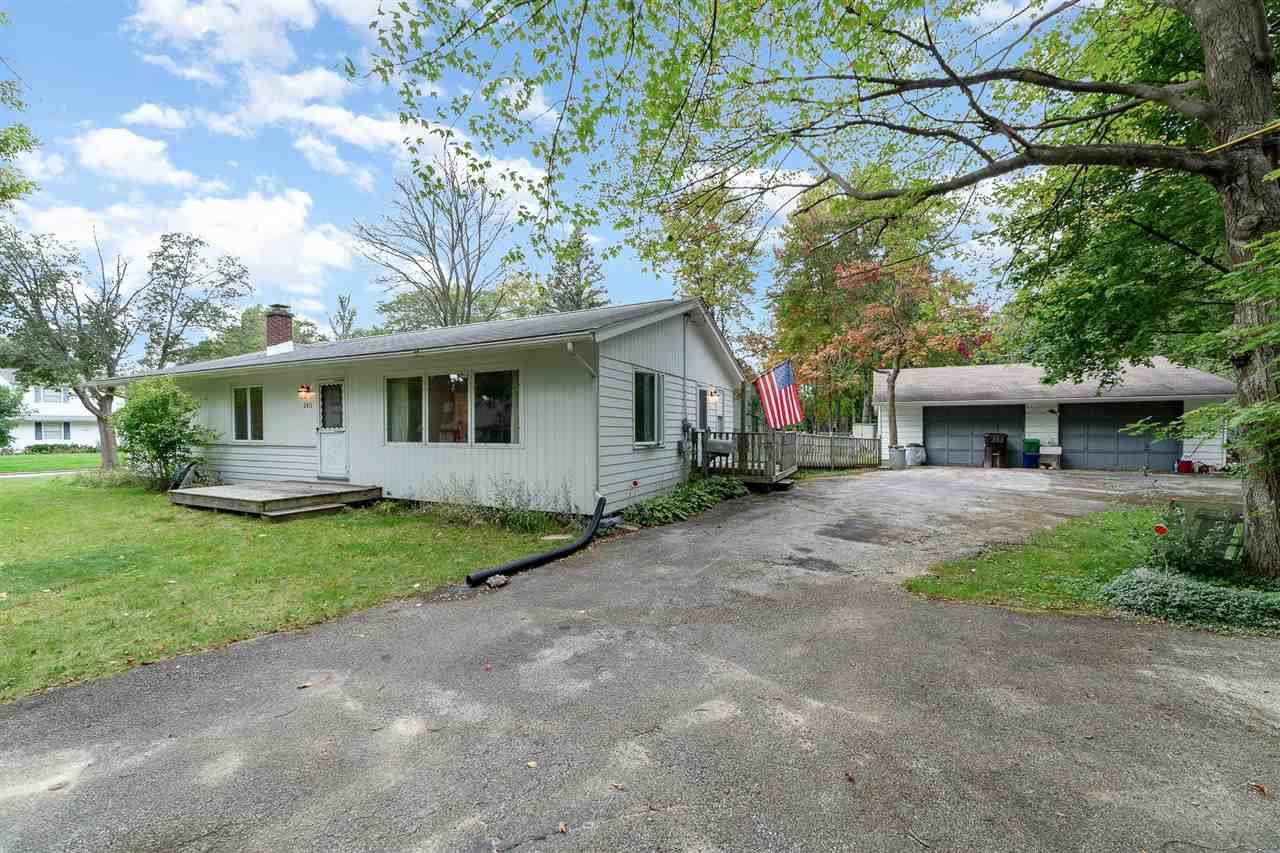 2411 Belaire St, Midland, MI 48642