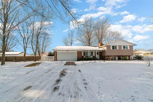 3625 N Thomas Rd, Freeland, MI 48623