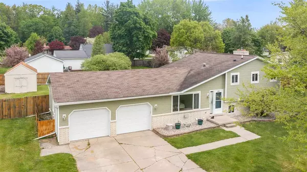 12042 Sanders Dr, Freeland, MI 48623