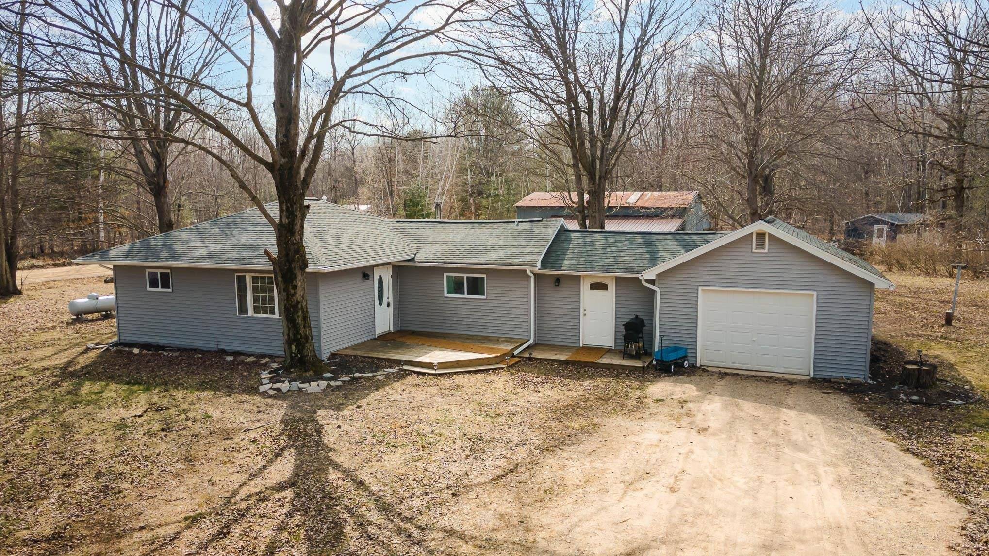 1305 N Coleman Rd, Shepherd, MI 48883