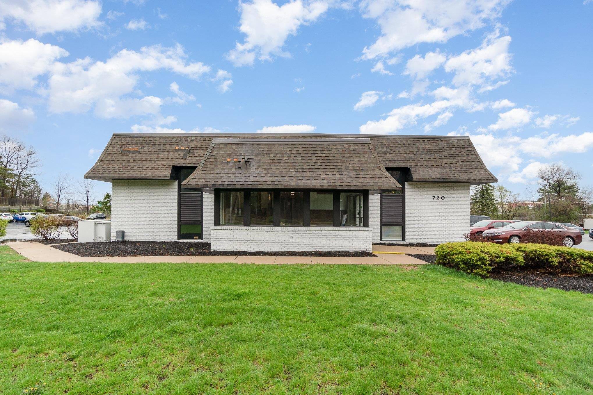720 W WACKERLY Street, Midland, MI 48640