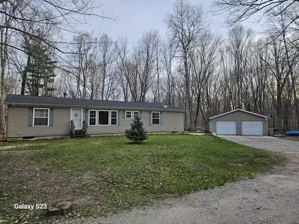 1075 N 7 Mile Road, Sanford, MI 48657