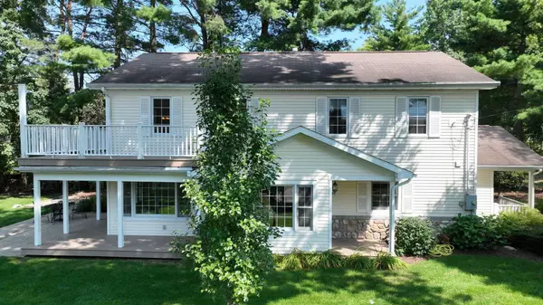 7 E Lakeshore Drive, Hope, MI 48628