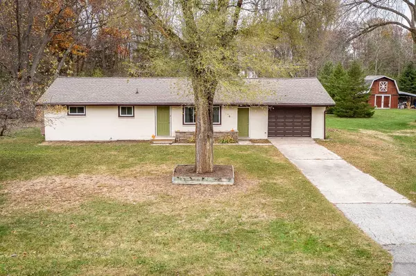 2389 E Ginter Road, Midland, MI 48640
