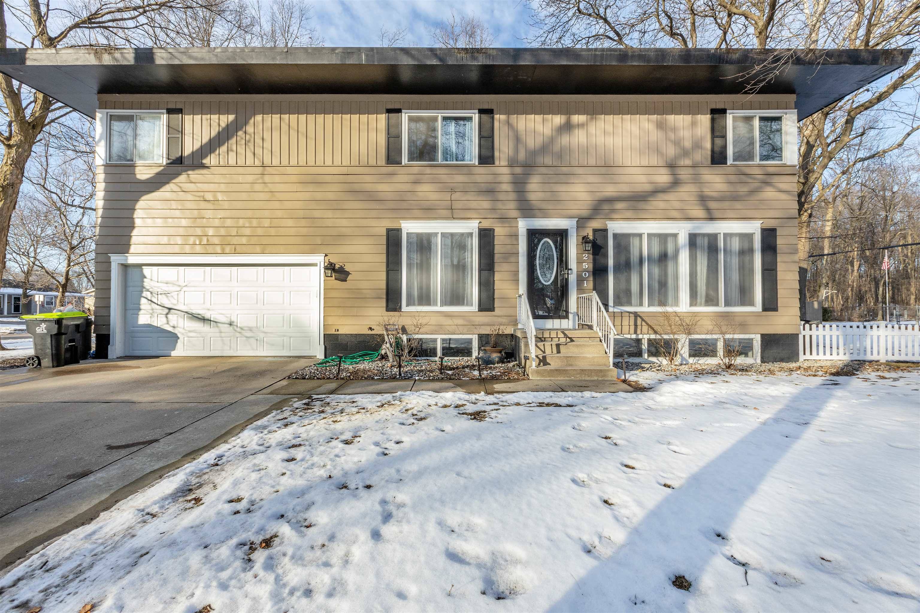 2501 E Sugnet Road, Midland, MI 48642
