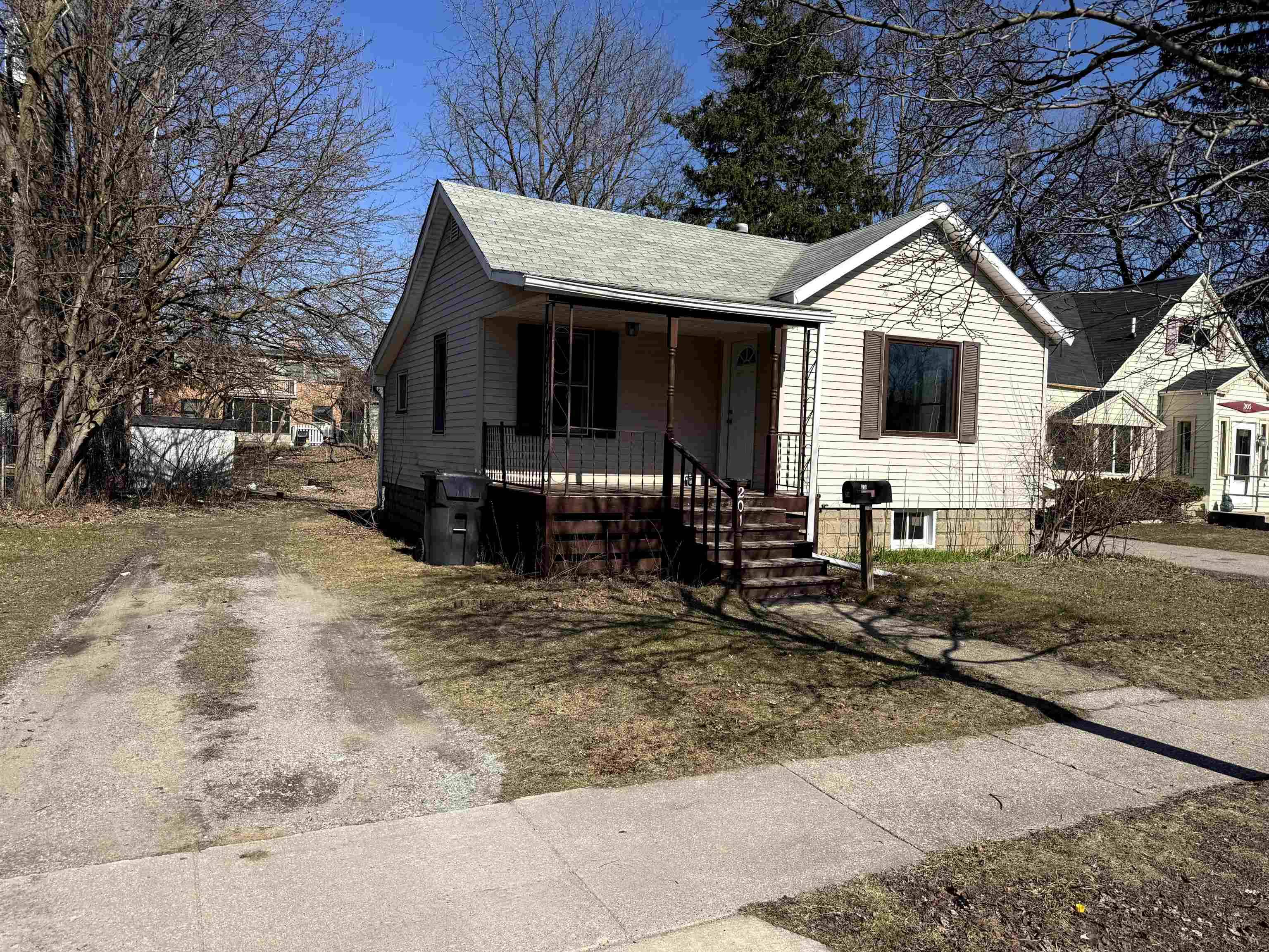 201 Carpenter Street, Midland, MI 48642