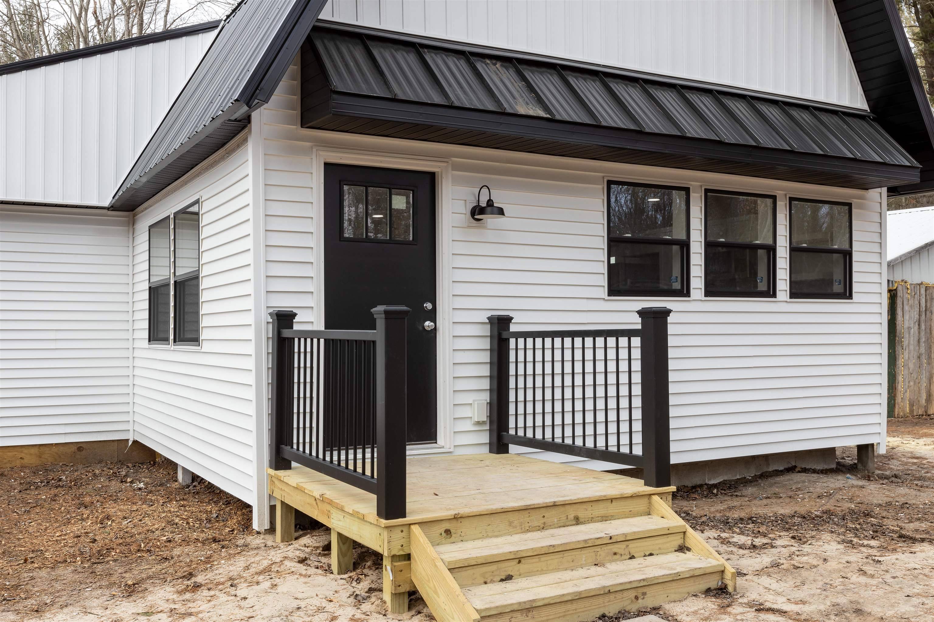 1983 N HOPE Road, Midland, MI 48642