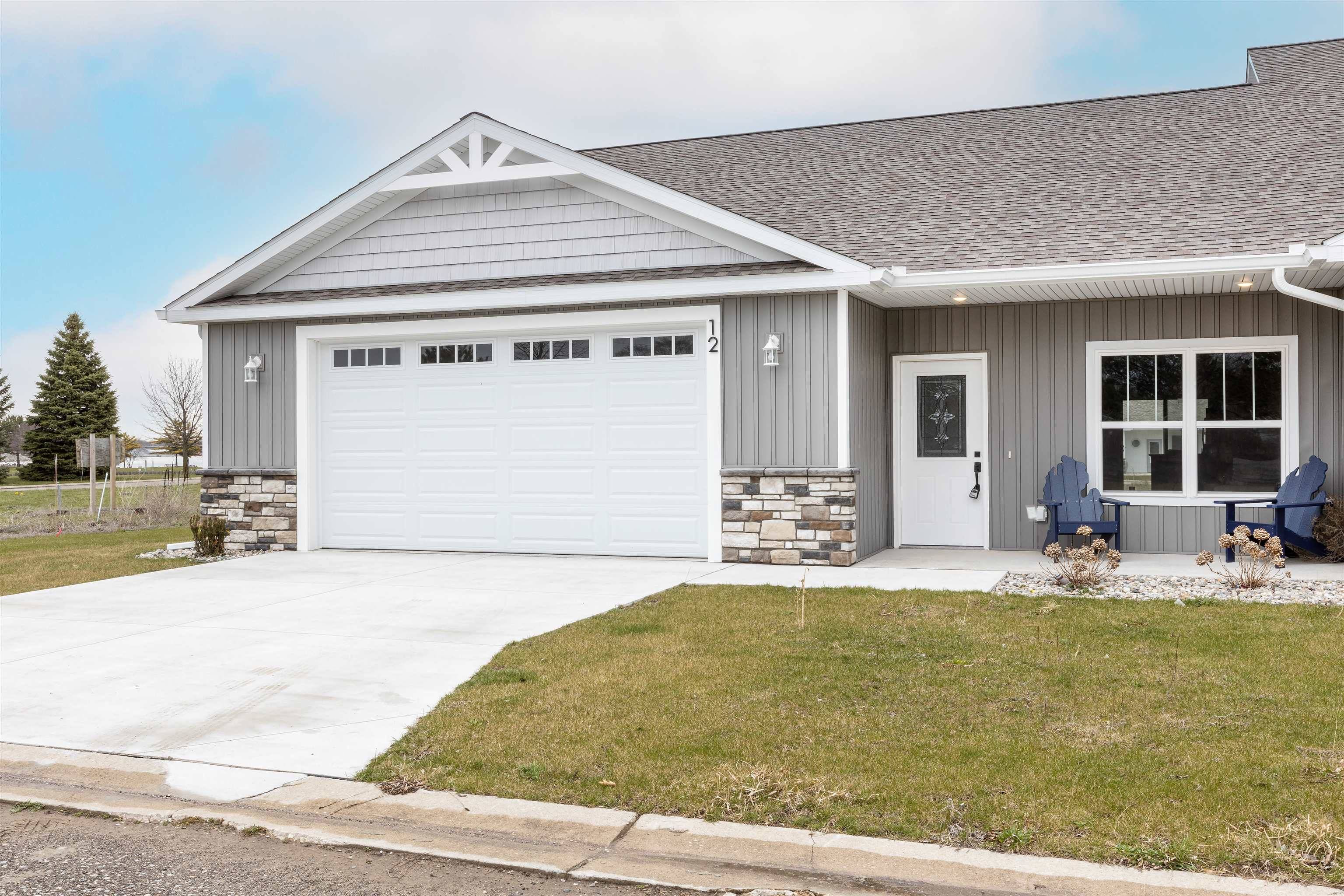 12 Cove Drive, Bay City, MI 48706