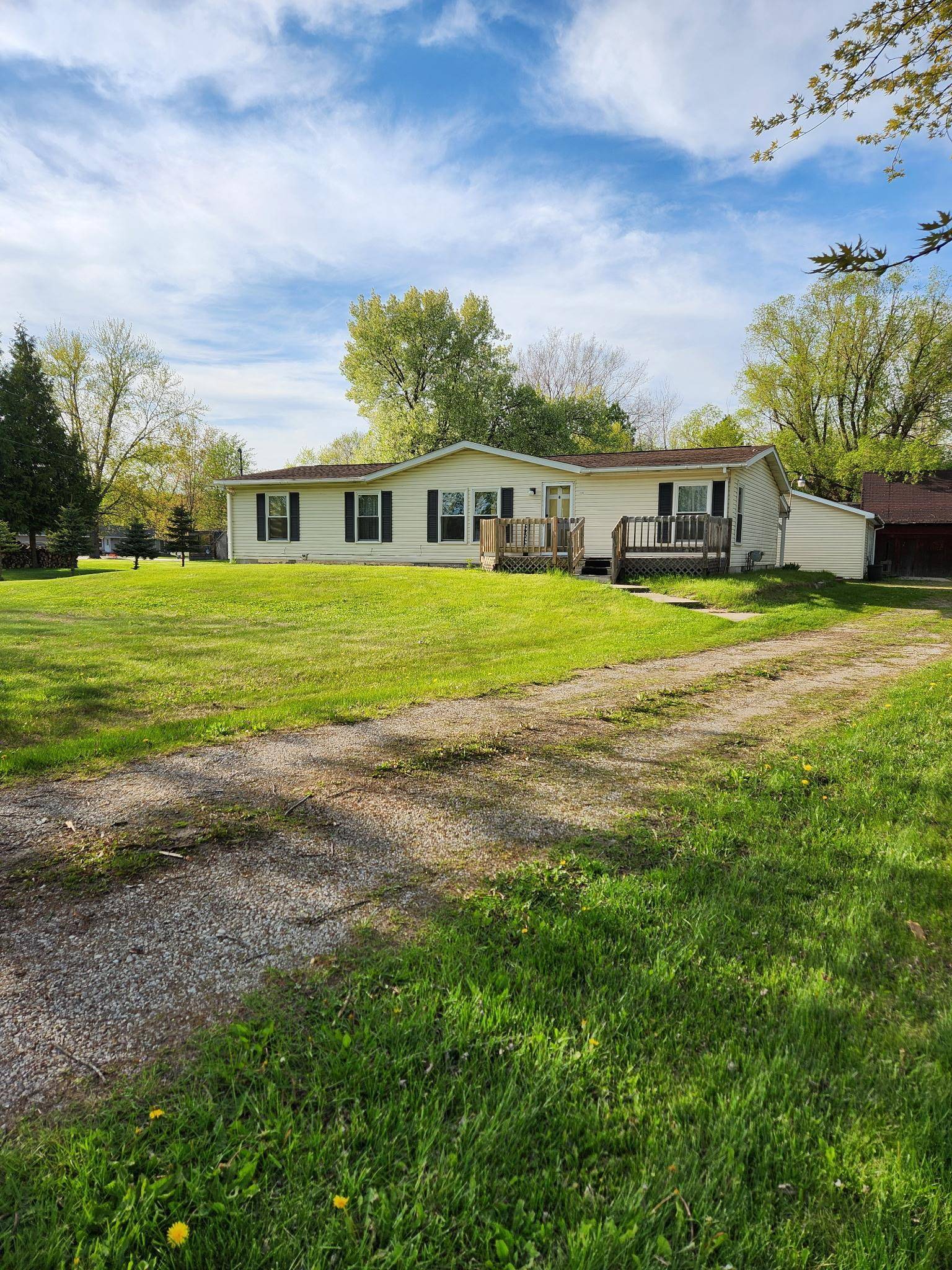 2291 E Stewart Road, Midland, MI 48640