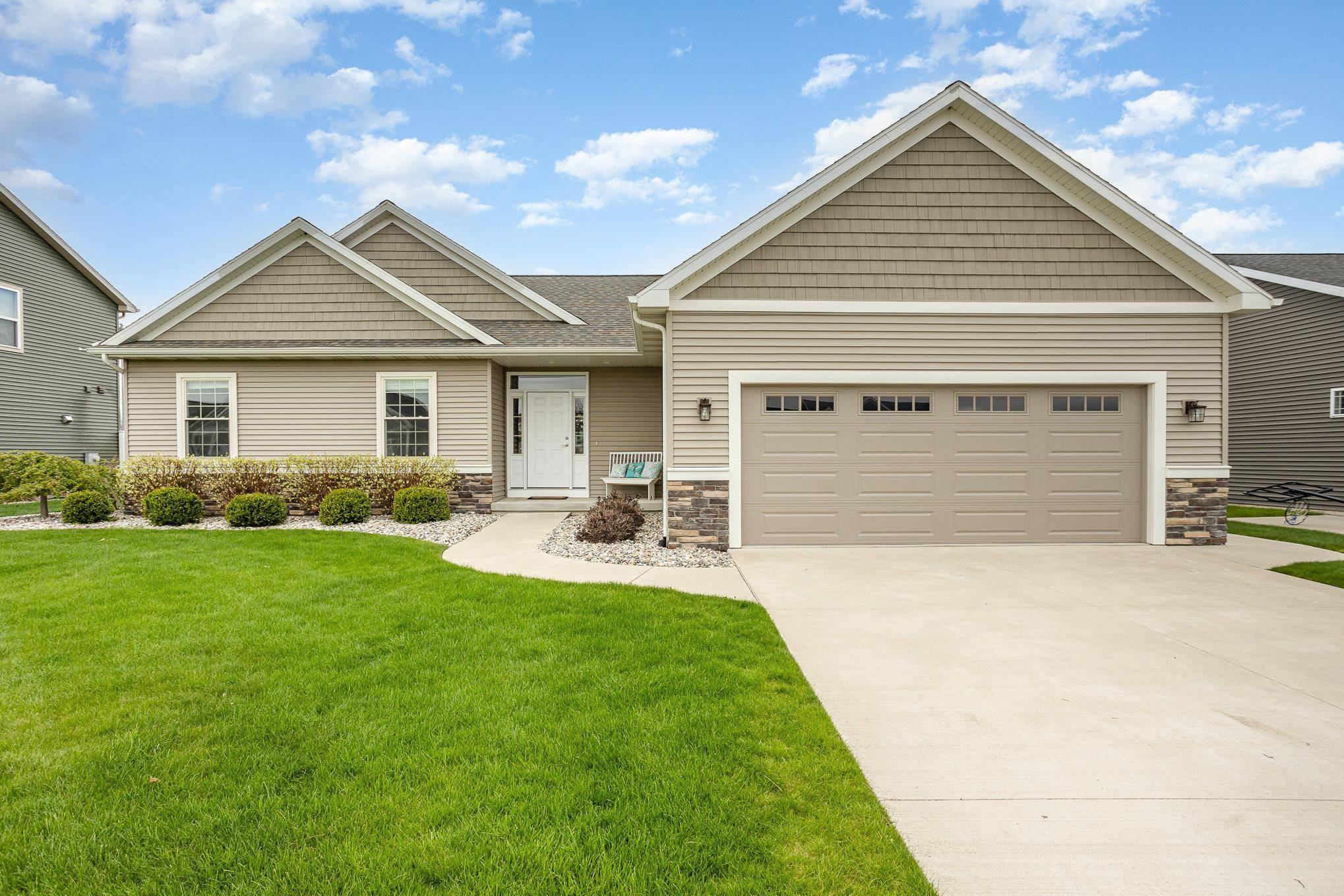 5751 S Stone Briar Lane, Freeland, MI 48623-9580