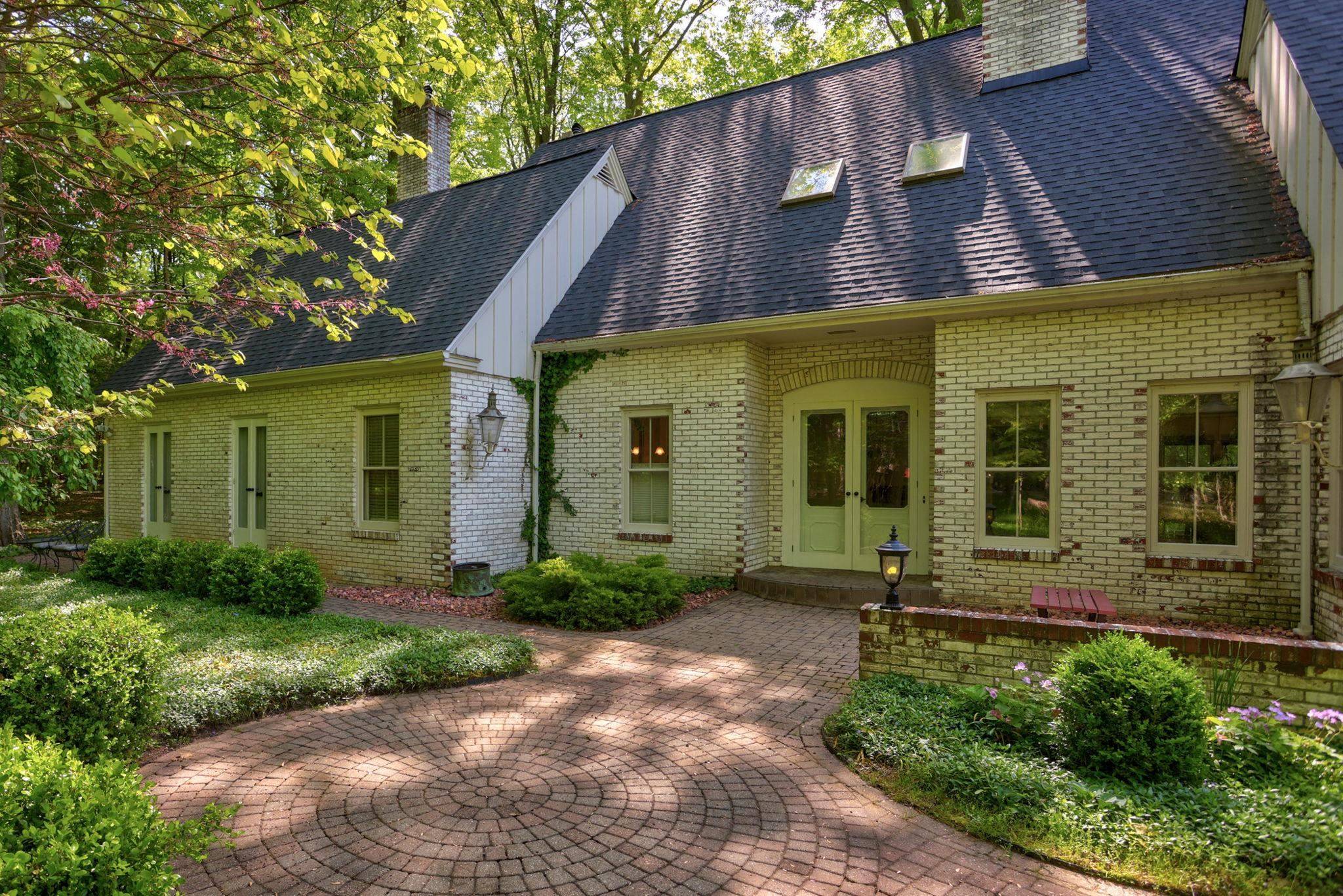 8555 Hornbeam Lane, Saginaw, MI 48603