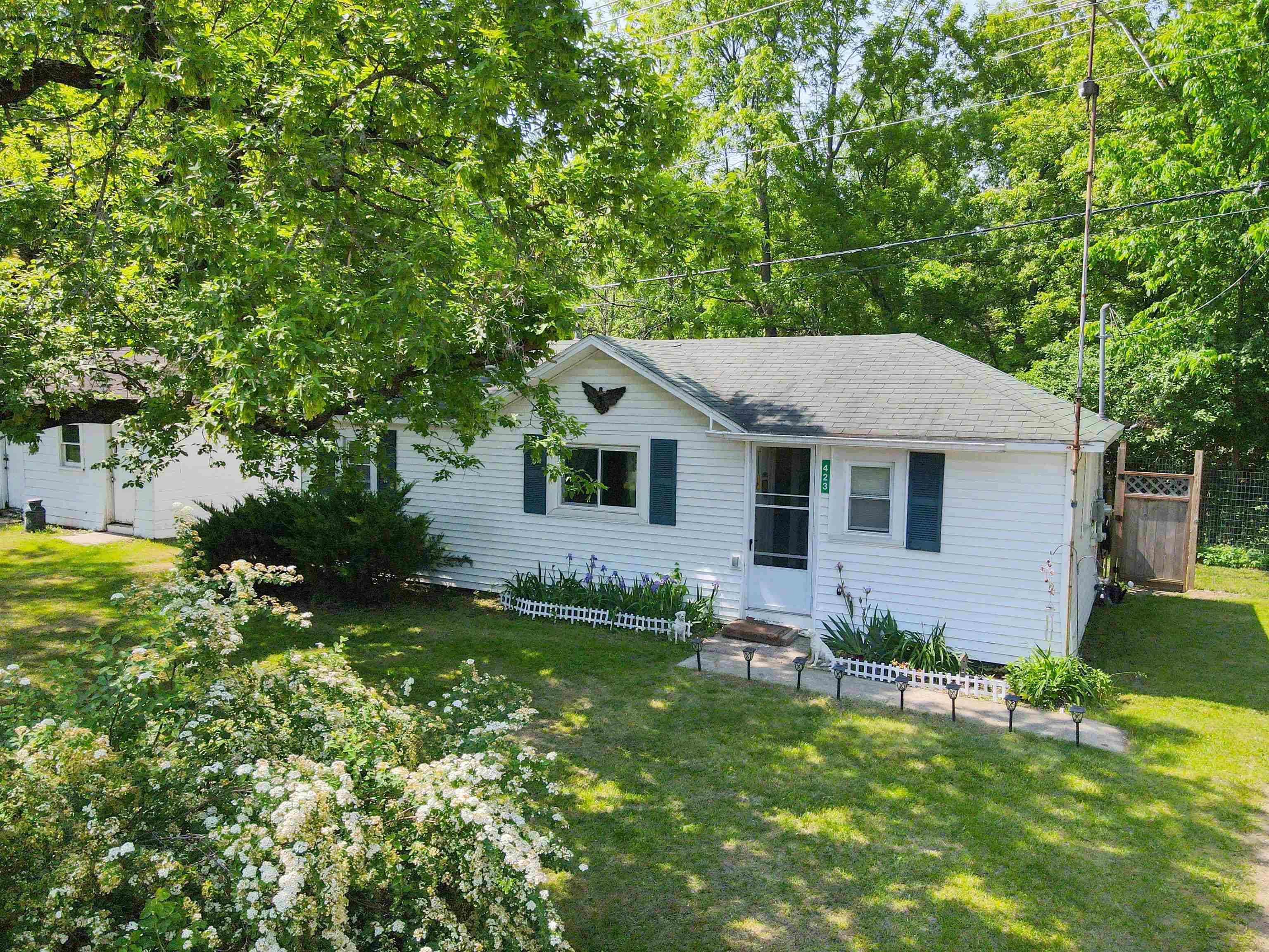 423 W Railway Street, Coleman, MI 48618