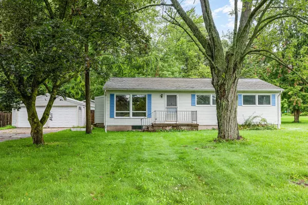 10915 S Carter Road, Freeland, MI 48623-9741