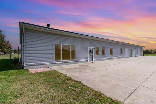 859 E Gordonville Road, Midland, MI 48640