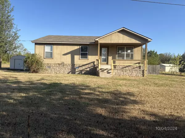 135 Price Road, London, AR 72847