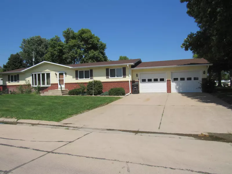 609 Larae Street, Kenesaw, NE 68956