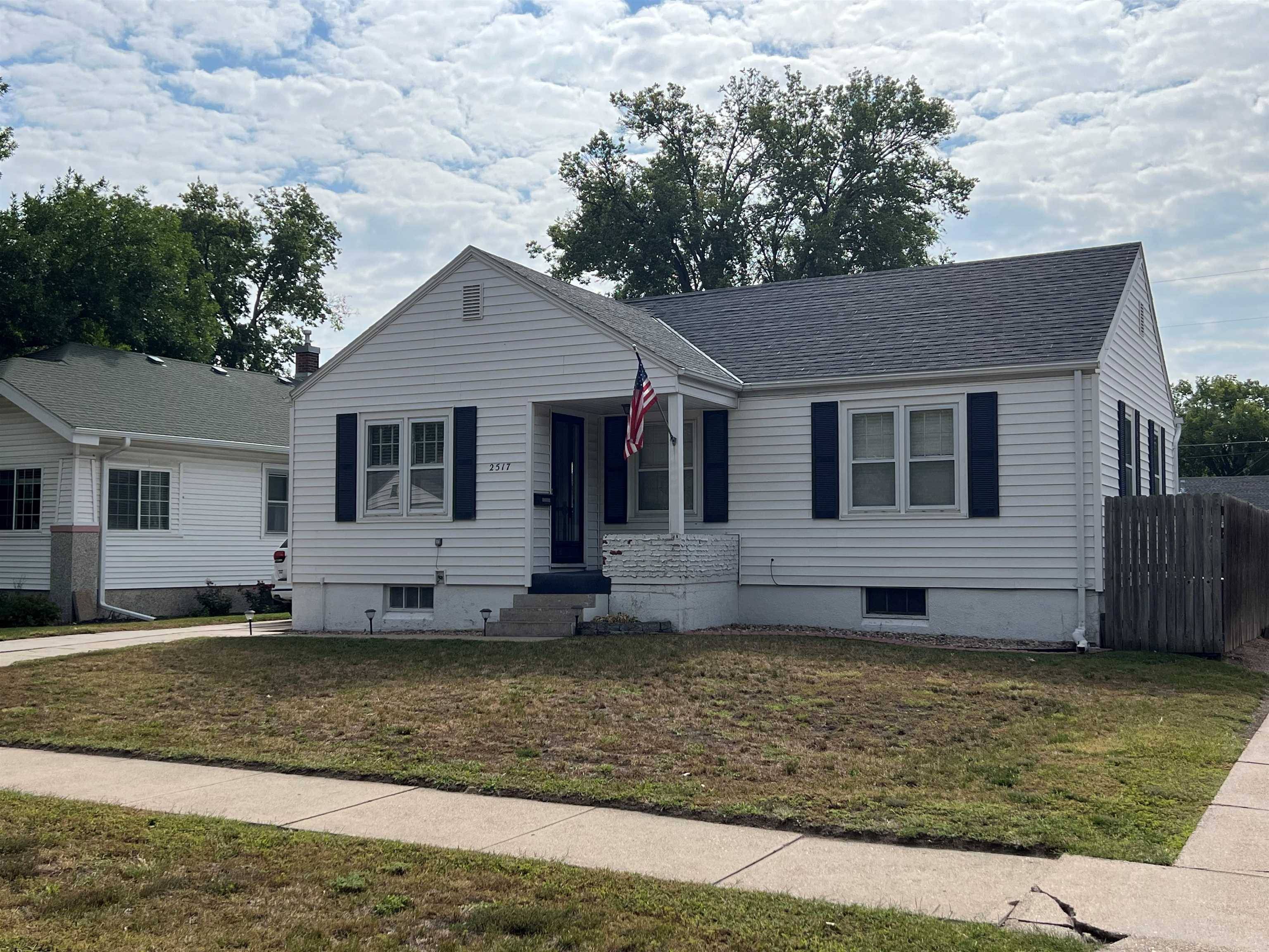 2517 W Division Street, Grand Island, NE 68803