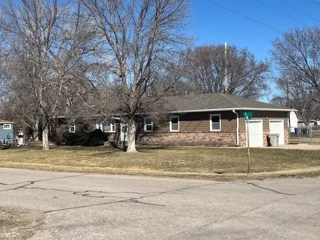 827 D Street, Shelton, NE 68876