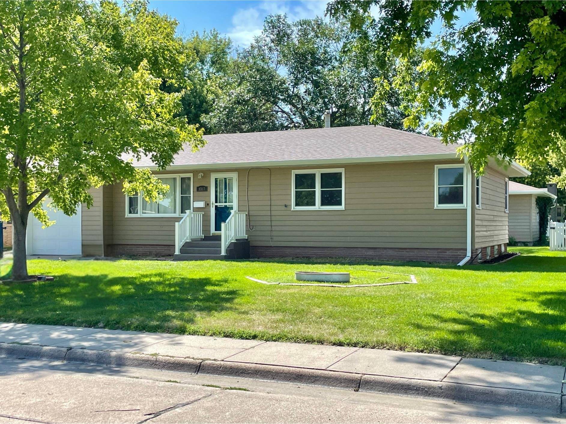 1317 Sherman Street, Holdrege, NE 68949