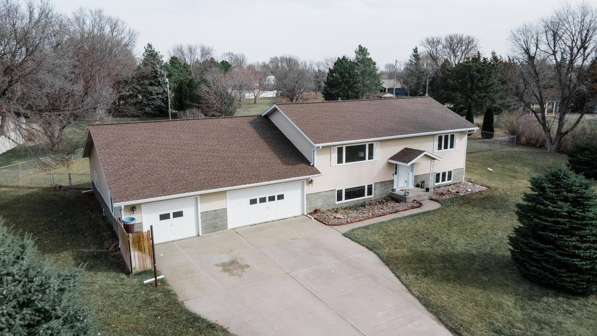 5450 W Idlewilde Drrive, Hastings, NE 68901