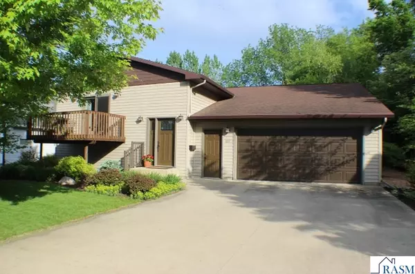 1017 Lower Wallachei Lane, New Ulm, MN 56073