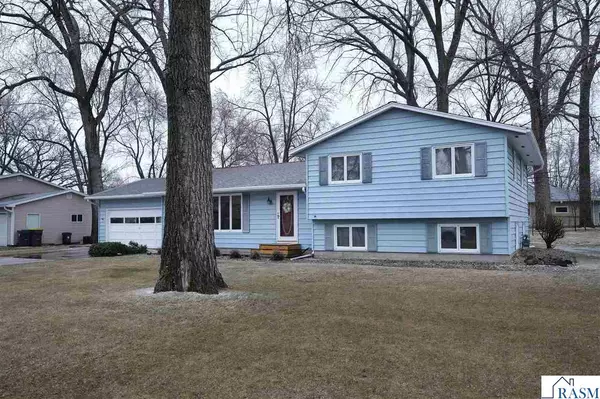 1614 Sharon Drive, North Mankato, MN 56003