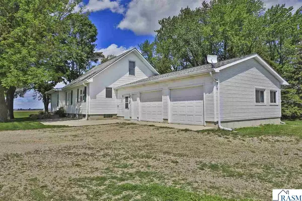 28782 832nd Avenue, Hollandale, MN 56045