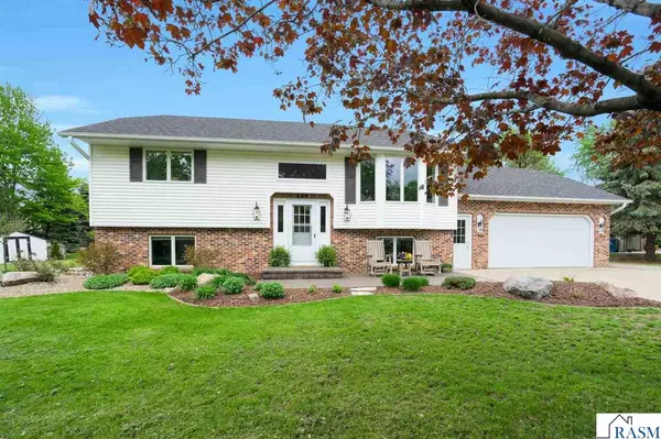 224 Oakwood Circle, Belle Plaine, MN 56011