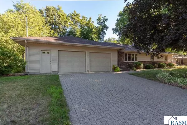 North Mankato, MN 56003,1082 Sunrise Drive