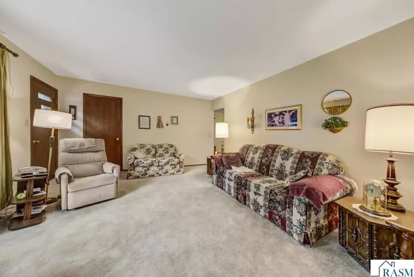 Minnesota Lake, MN 56068,527 Date Street