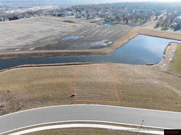 2124 Deerwood Drive, North Mankato, MN 56003
