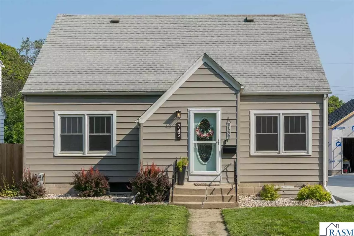 North Mankato, MN 56003,742 Park Avenue