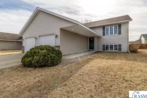104 Spyglass Drive, Mankato, MN 56001