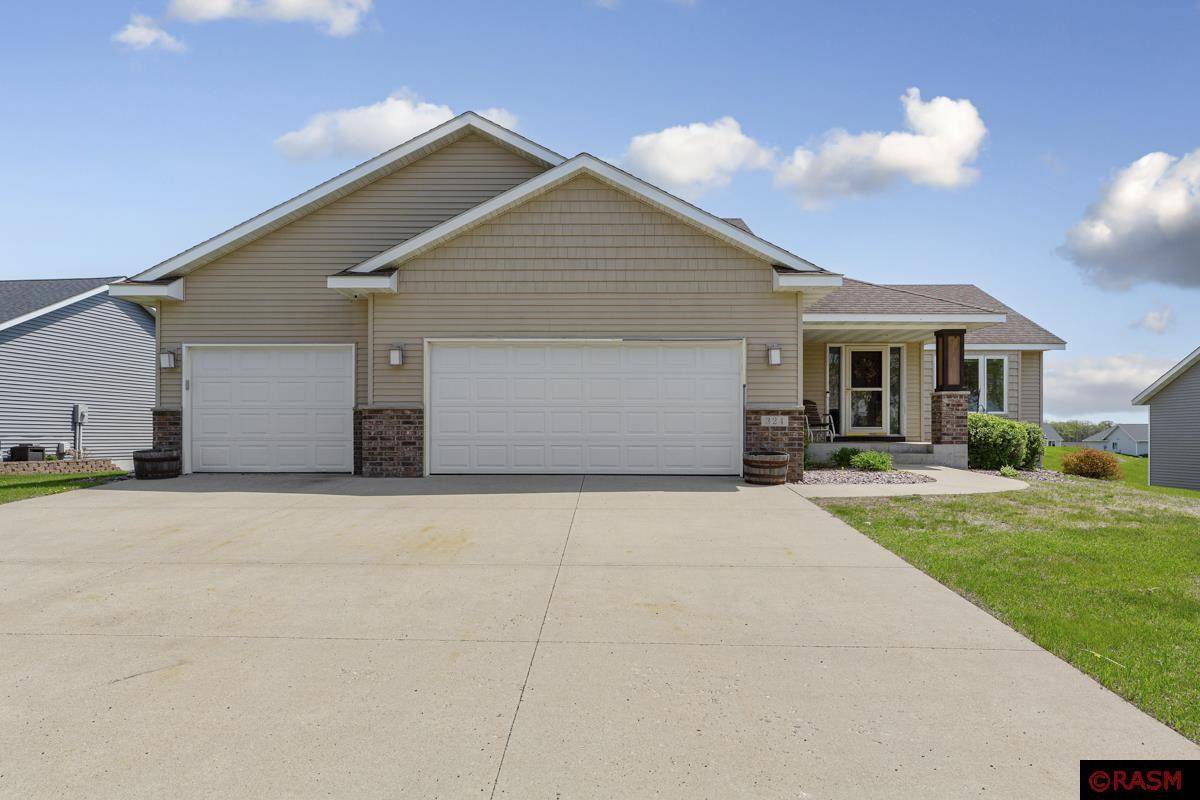 324 Cedar Trail Drive, Le Sueur, MN 56058
