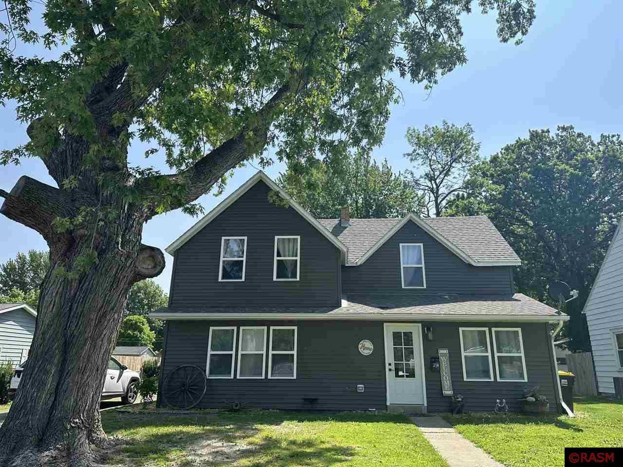 214 NE Crosby Avenue, Madelia, MN 56062