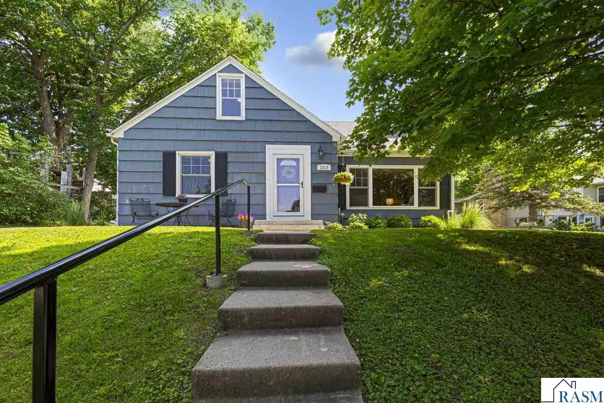 Mankato, MN 56001,203 Ridgewood Street