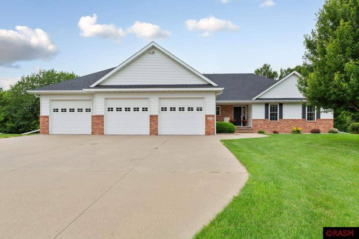 104 Creekside Drive, Mankato, MN 56001