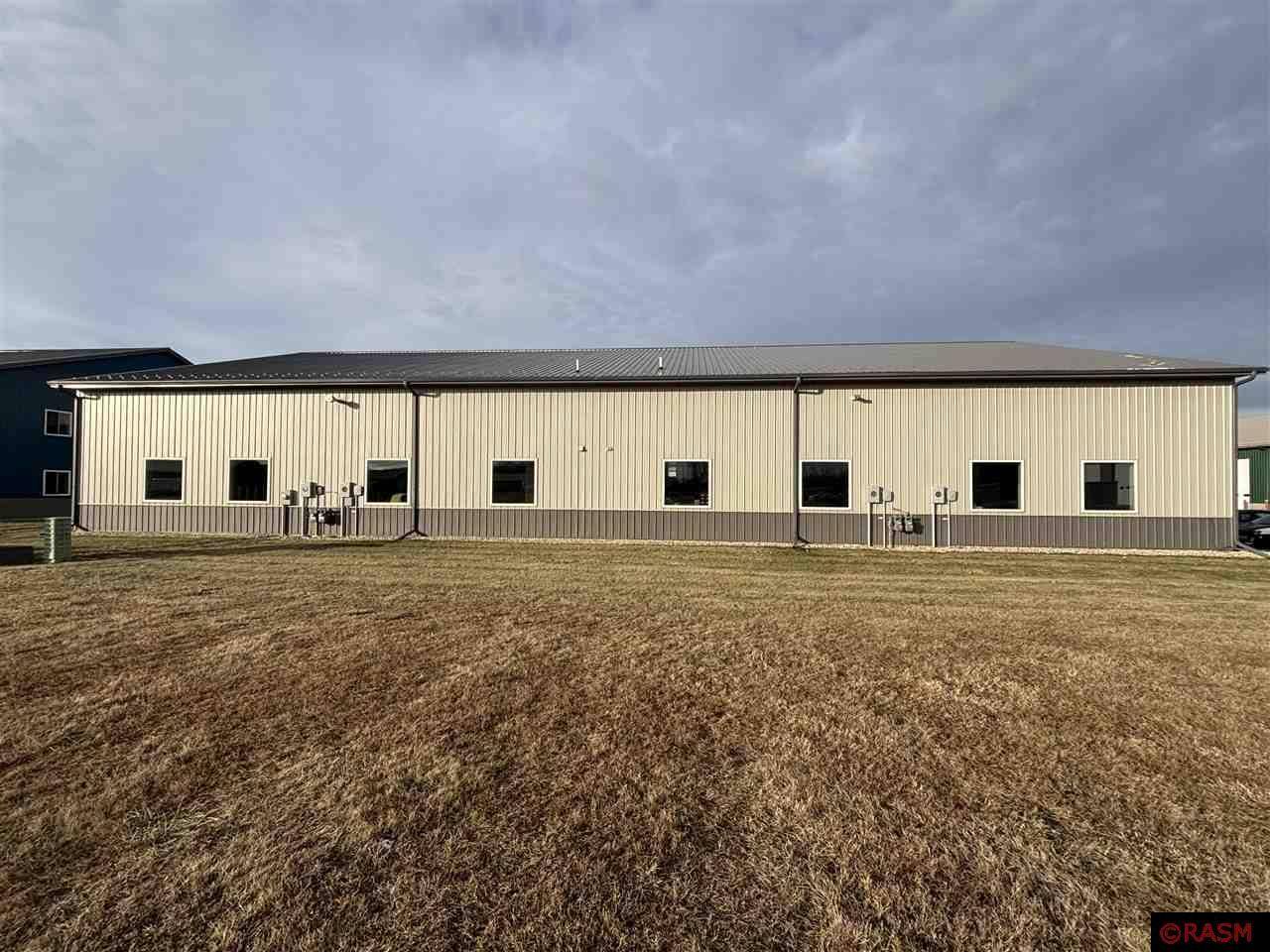 1076 A & B S Victory Drive, Mankato, MN 56001