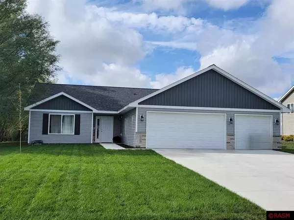 651 Daisy Court, Lake Crystal, MN 56055
