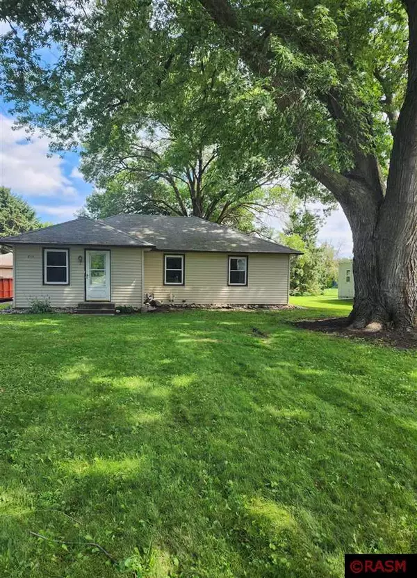 815 S 4th Street, Le Sueur, MN 56058