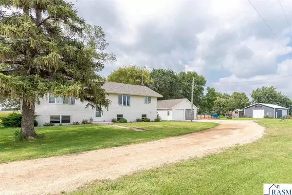 37658 410th Street, St. Peter, MN 56082