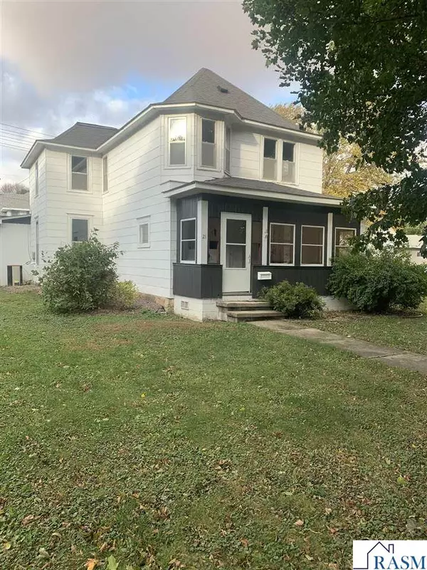 21 SE First Street, Madelia, MN 56062