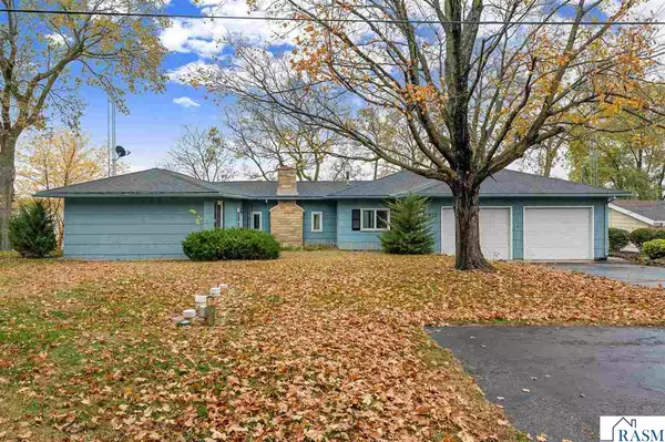 810 North Shore Drive, Waterville, MN 56096